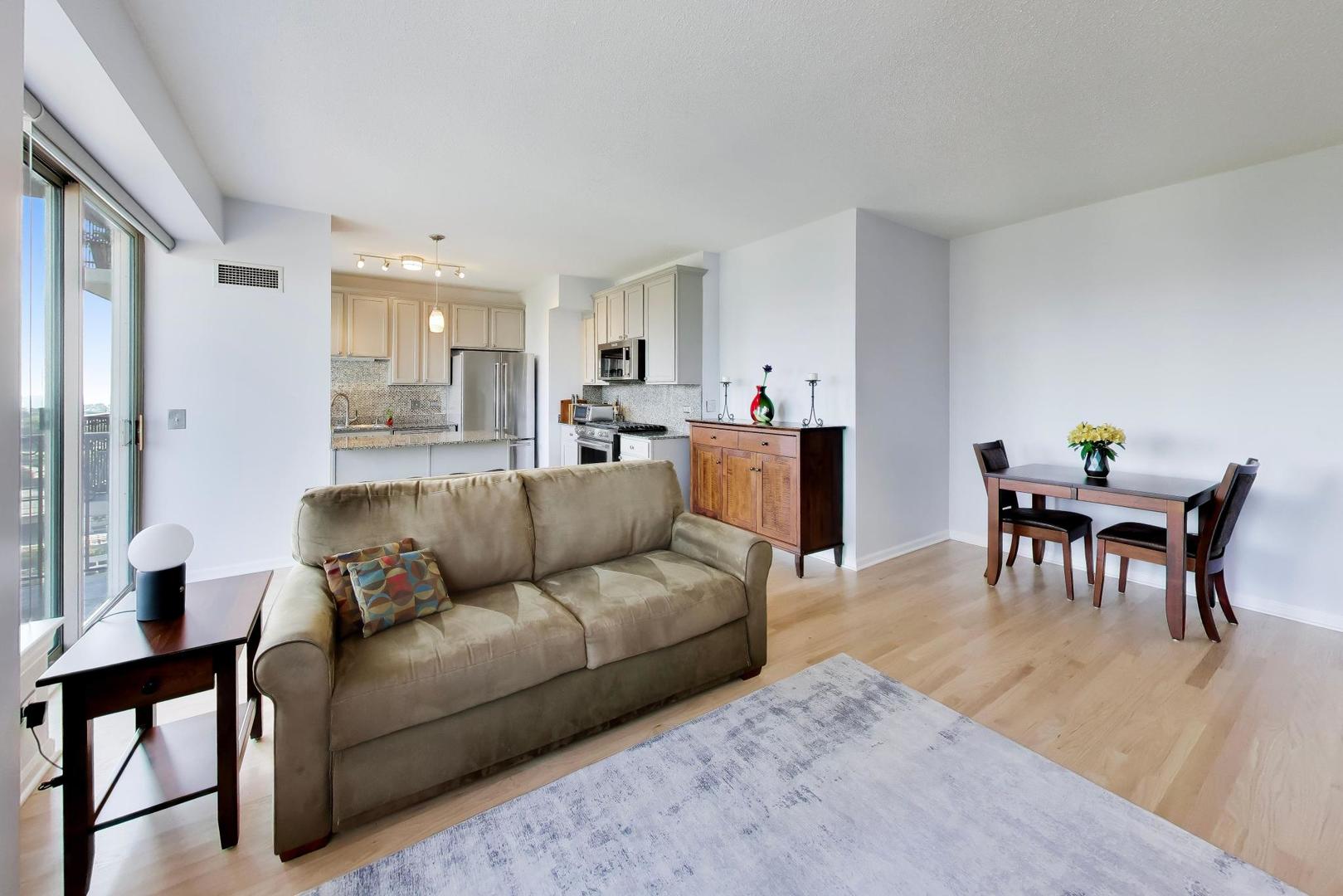 1717 S PRAIRIE Avenue 1204