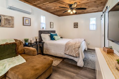 Tiny photo for 2041 S Illinois Avenue, Carbondale, IL 62901 (MLS # 12596462)