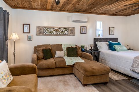 Tiny photo for 2041 S Illinois Avenue, Carbondale, IL 62901 (MLS # 12596462)