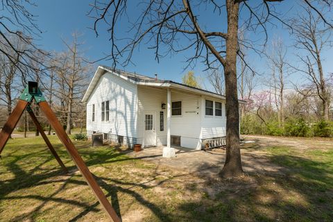 Tiny photo for 2041 S Illinois Avenue, Carbondale, IL 62901 (MLS # 12596462)