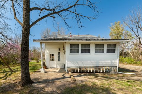 Tiny photo for 2041 S Illinois Avenue, Carbondale, IL 62901 (MLS # 12596462)
