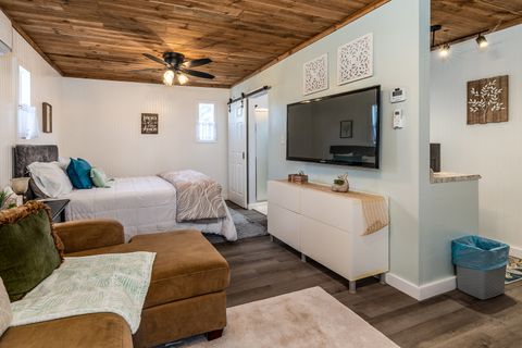 Tiny photo for 2041 S Illinois Avenue, Carbondale, IL 62901 (MLS # 12596462)