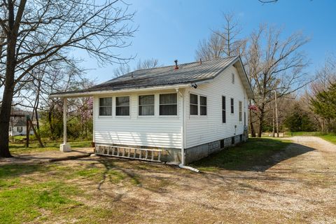 Tiny photo for 2041 S Illinois Avenue, Carbondale, IL 62901 (MLS # 12596462)
