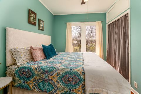 Tiny photo for 2041 S Illinois Avenue, Carbondale, IL 62901 (MLS # 12596462)