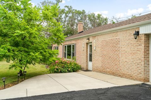 Tiny photo for 629 W Edgewood Road, Lombard, IL 60148 (MLS # 12473766)