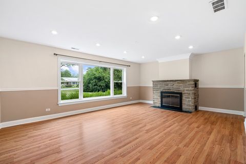 Tiny photo for 629 W Edgewood Road, Lombard, IL 60148 (MLS # 12473766)
