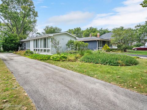 Tiny photo for 444 E Schiller Street, Elmhurst, IL 60126 (MLS # 12480717)
