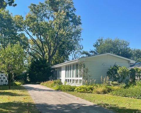 Photo of 444 E Schiller Street, Elmhurst, IL 60126 (MLS # 12480717)