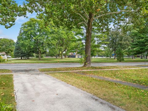 Tiny photo for 444 E Schiller Street, Elmhurst, IL 60126 (MLS # 12480717)