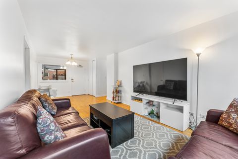 Tiny photo for 850 N Dewitt Place #13E, Chicago, IL 60611 (MLS # 12603695)