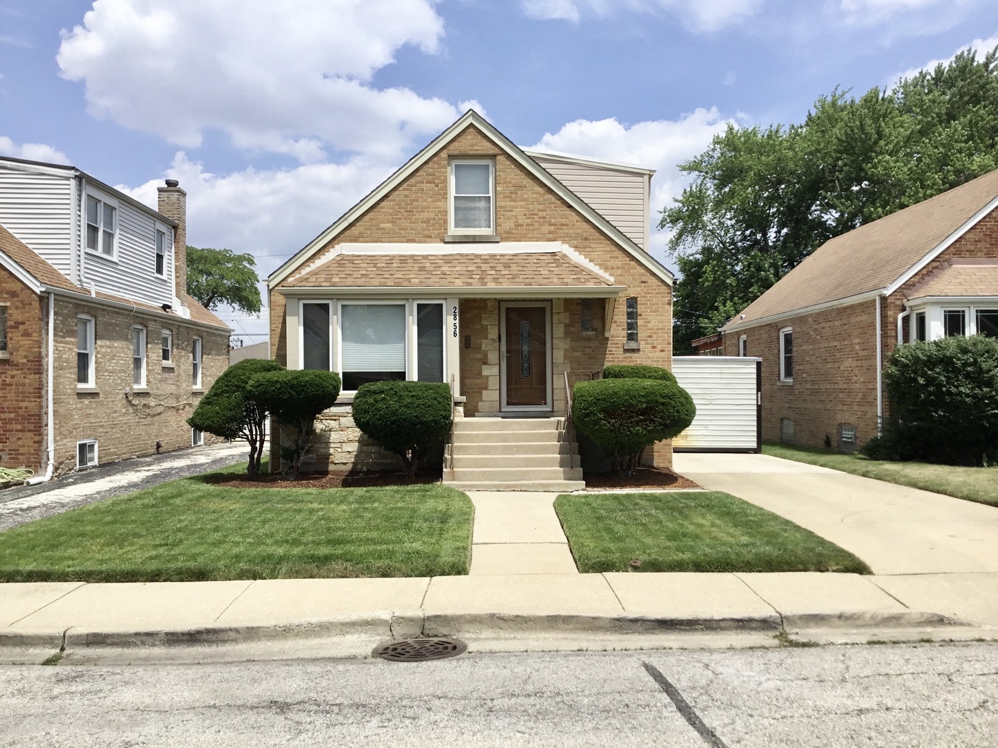 2856 W 84th Place