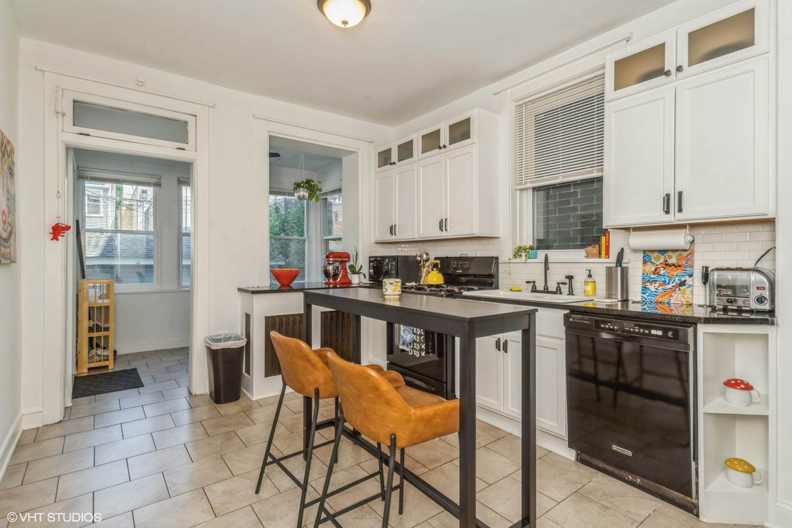 3721 N ASHLAND Avenue 1