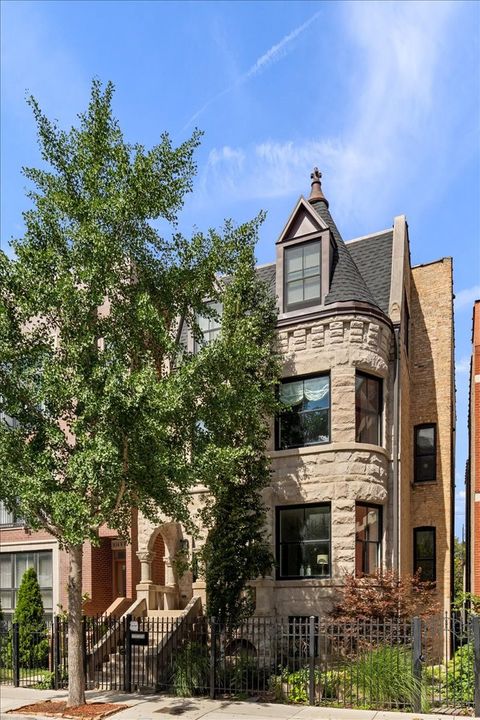 Photo of 1630 W WARREN Boulevard #1, Chicago, IL 60607 (MLS # 12492720)