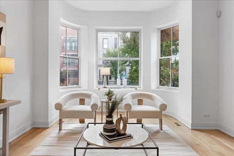 Tiny photo for 1630 W WARREN Boulevard #1, Chicago, IL 60607 (MLS # 12492720)