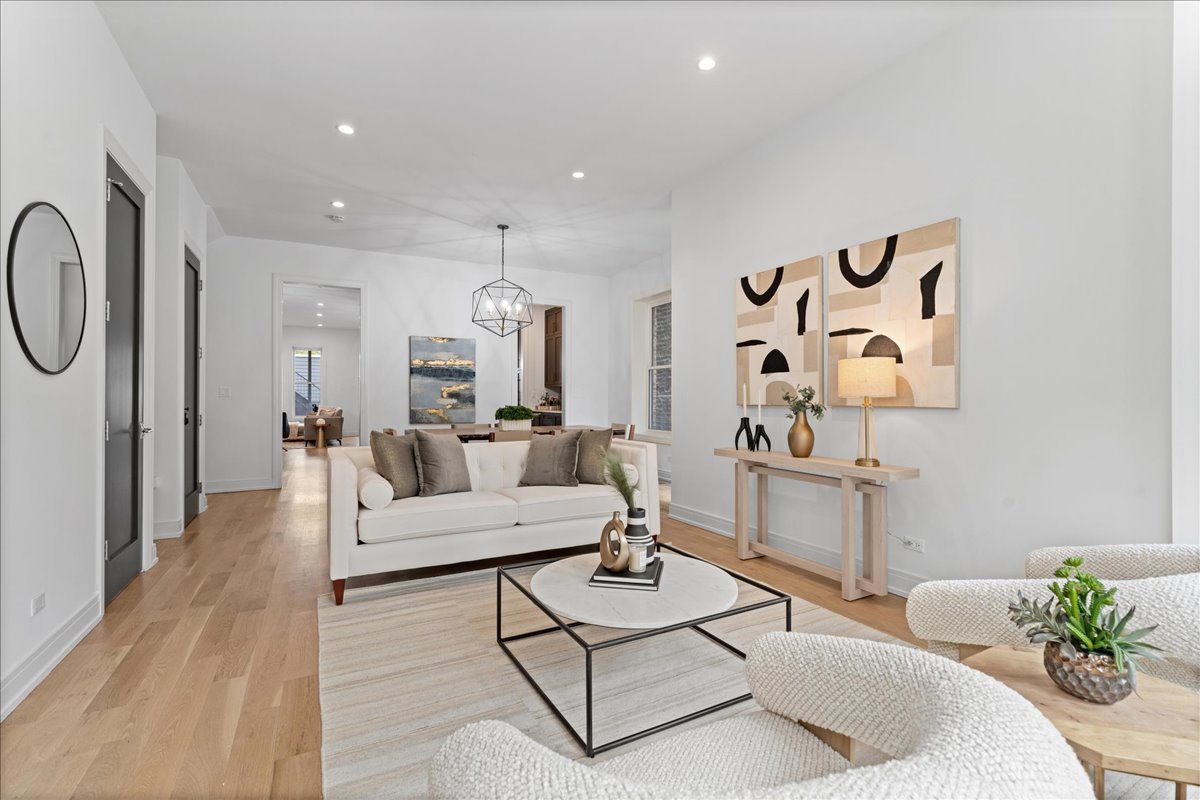 1630 W WARREN Boulevard 1