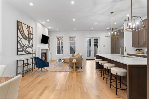 Tiny photo for 1630 W WARREN Boulevard #1, Chicago, IL 60607 (MLS # 12492720)