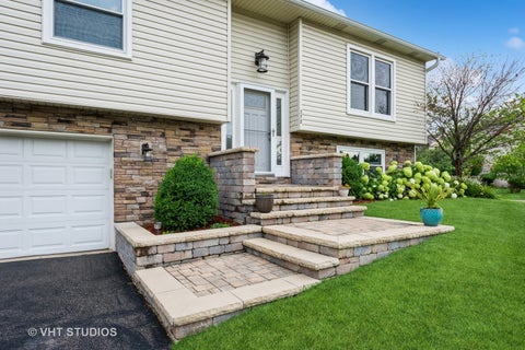 Tiny photo for 372 Canyon Trail, Carol Stream, IL 60188 (MLS # 12696457)