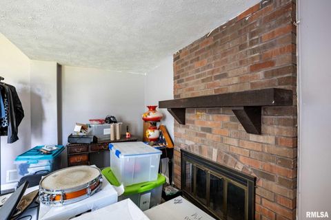 Tiny photo for 902 FAIRLANE Drive, Marion, IL 62959 (MLS # QC4269228)