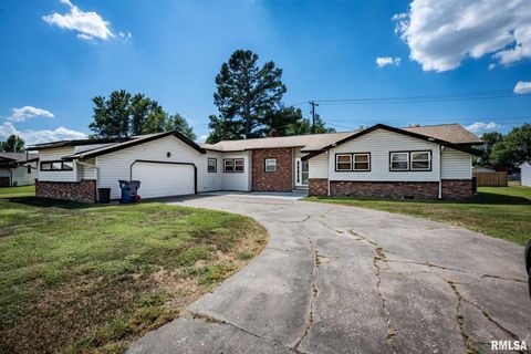 Tiny photo for 902 FAIRLANE Drive, Marion, IL 62959 (MLS # QC4269228)