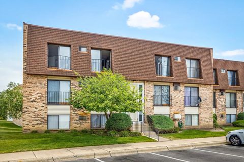Photo of 175 N Waters Edge Drive #201, Glendale Heights, IL 60139 (MLS # 12507345)