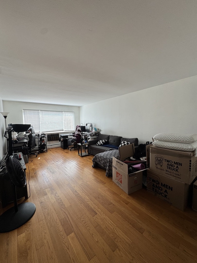 6619 N Sheridan Road 504