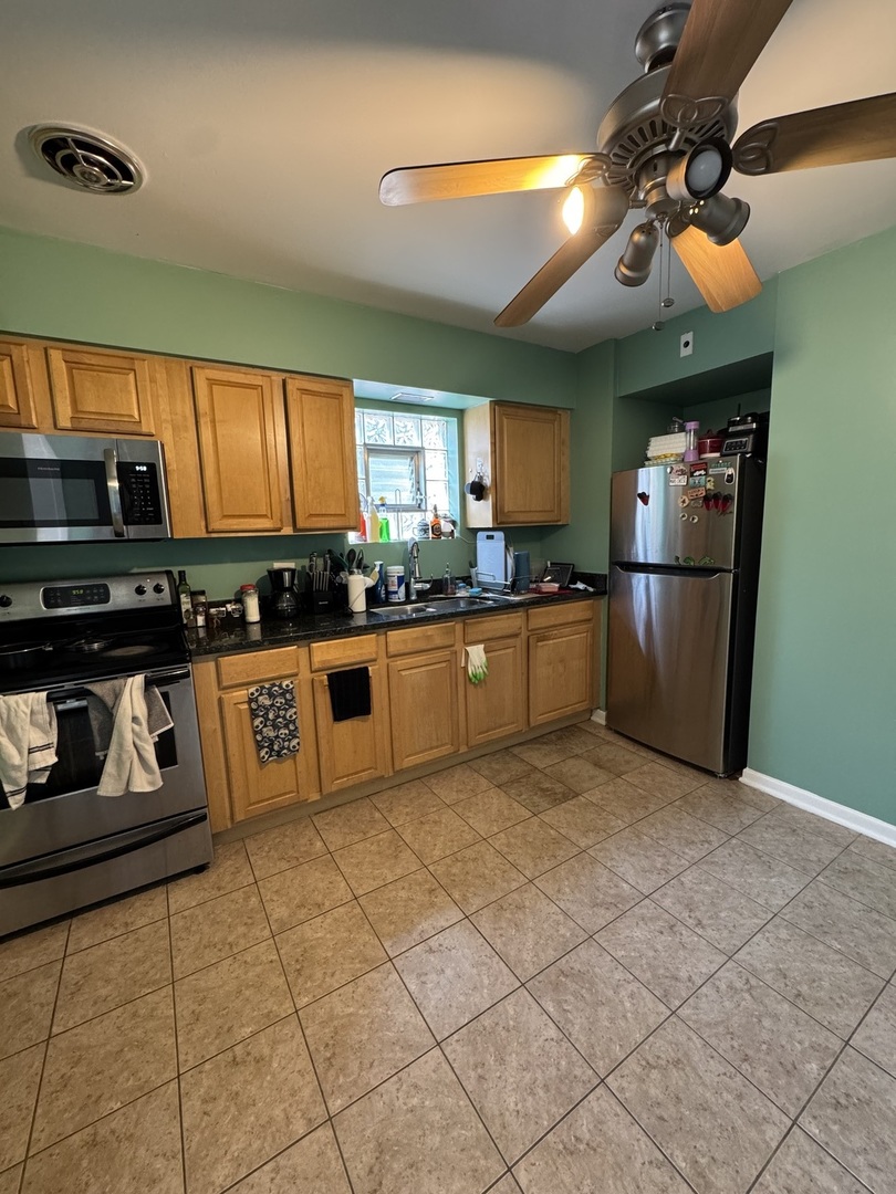 6619 N Sheridan Road 504