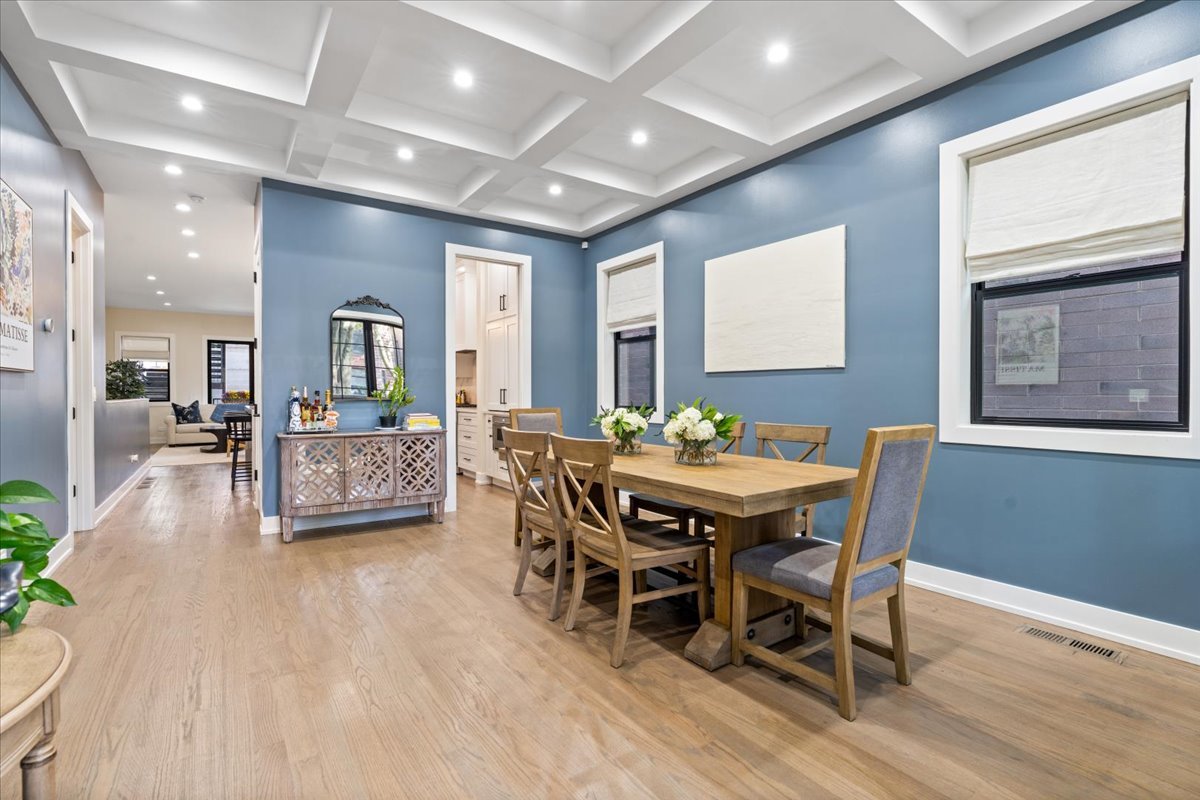 2625 N Wilton Avenue 1