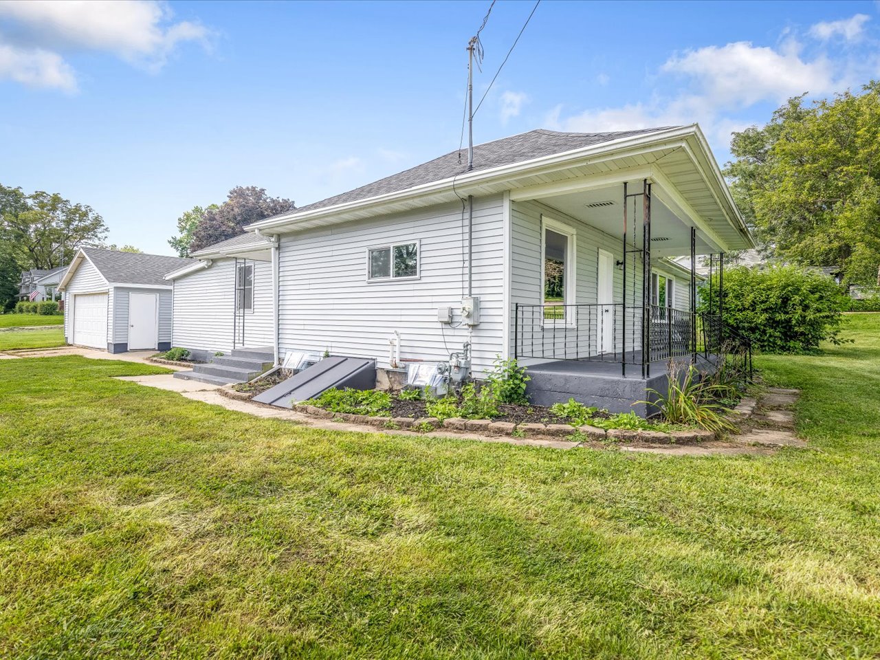 140 E Walnut Street