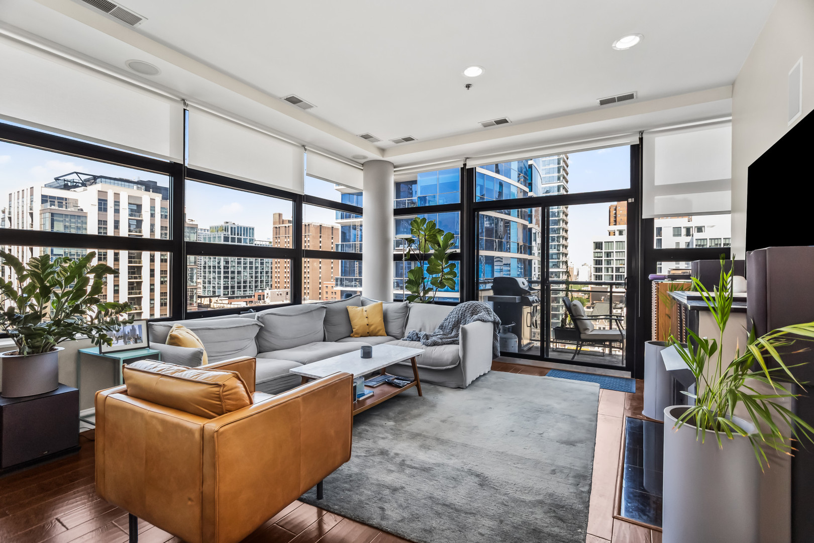 101 W SUPERIOR Street 1101