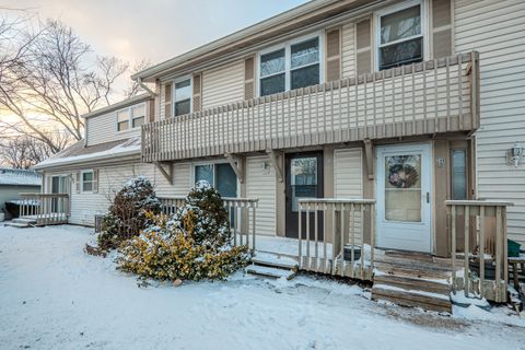 240 CHIPPEWA Court B Bolingbrook IL 60440