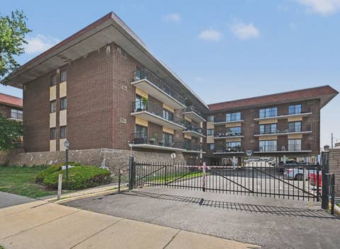 Photo of 9520 Mayfield Avenue #N209, Oak Lawn, IL 60453 (MLS # 12720634)