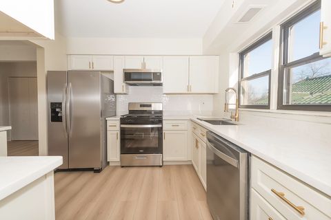 Tiny photo for 444 Washington Boulevard #404, Oak Park, IL 60302 (MLS # 12567487)