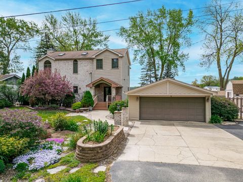 1311 W Northeast Shore Drive McHenry IL 60051
