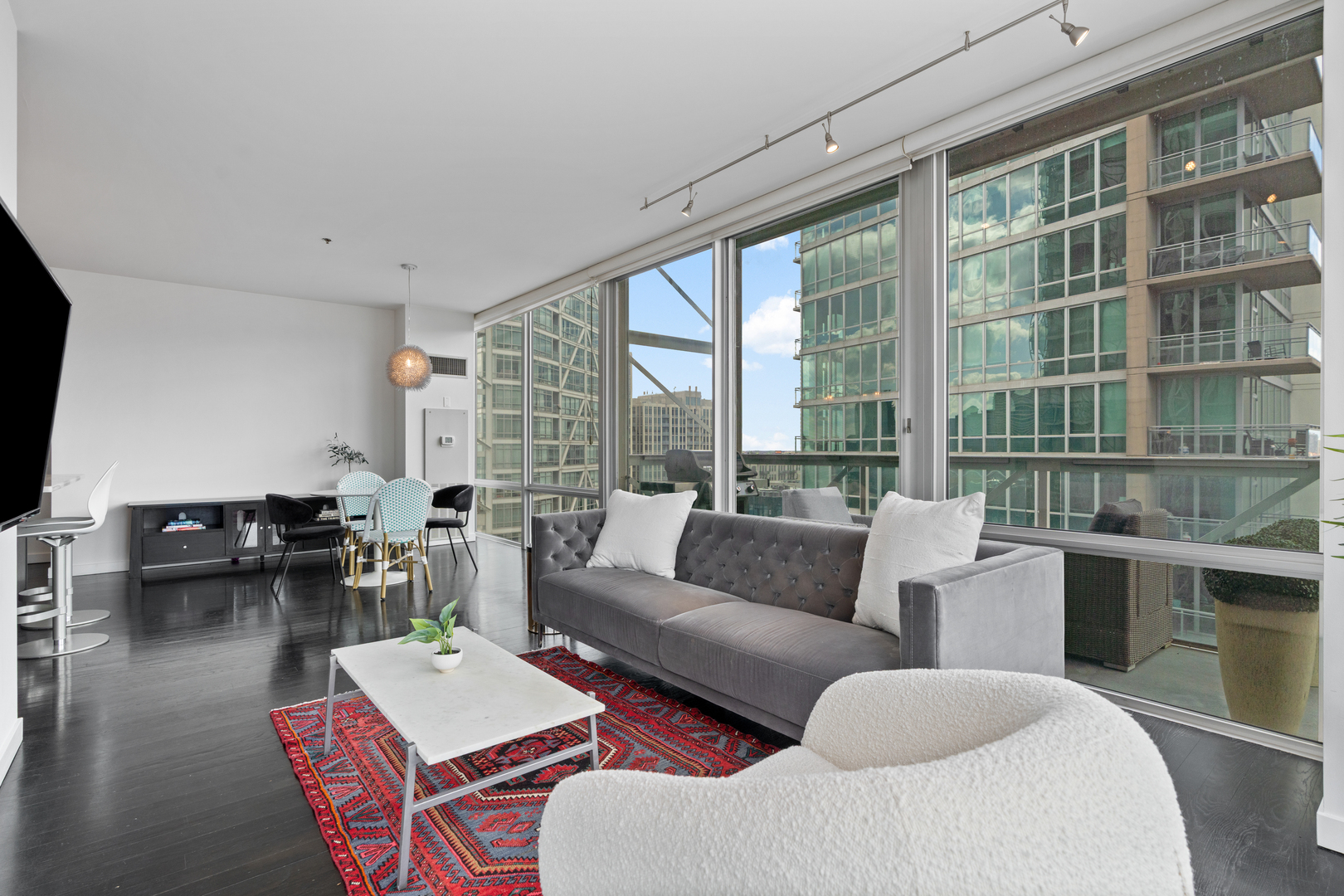 653 N Kingsbury Street 1405