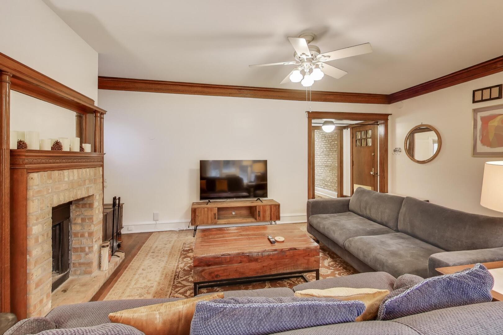 3755 N Pine Grove Avenue 2