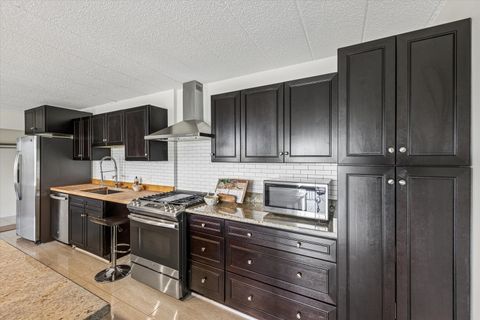 Tiny photo for 110 W Butterfield Road #510S, Elmhurst, IL 60126 (MLS # 12668271)