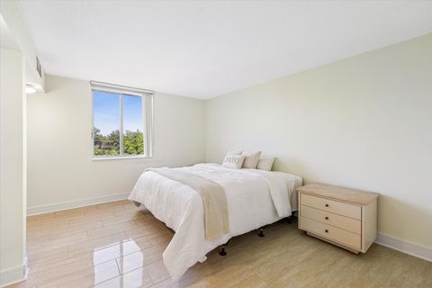 Tiny photo for 110 W Butterfield Road #510S, Elmhurst, IL 60126 (MLS # 12668271)
