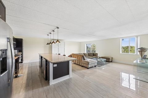 Tiny photo for 110 W Butterfield Road #510S, Elmhurst, IL 60126 (MLS # 12668271)