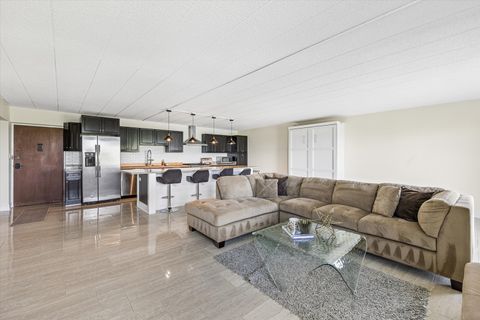 Tiny photo for 110 W Butterfield Road #510S, Elmhurst, IL 60126 (MLS # 12668271)
