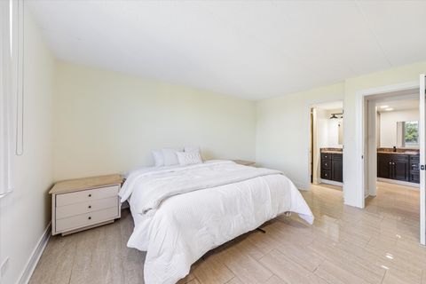 Tiny photo for 110 W Butterfield Road #510S, Elmhurst, IL 60126 (MLS # 12668271)