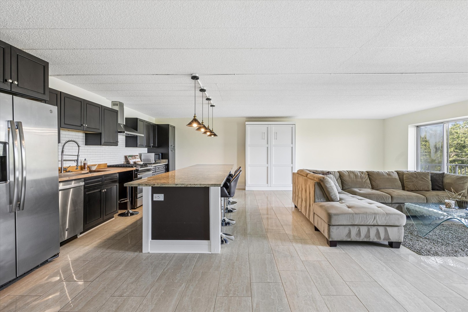 110 W Butterfield Road 510S
