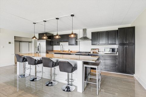 Tiny photo for 110 W Butterfield Road #510S, Elmhurst, IL 60126 (MLS # 12668271)