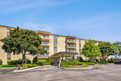 Tiny photo for 110 W Butterfield Road #510S, Elmhurst, IL 60126 (MLS # 12668271)