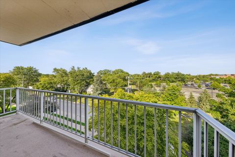 Tiny photo for 110 W Butterfield Road #510S, Elmhurst, IL 60126 (MLS # 12668271)