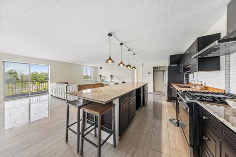 Tiny photo for 110 W Butterfield Road #510S, Elmhurst, IL 60126 (MLS # 12668271)