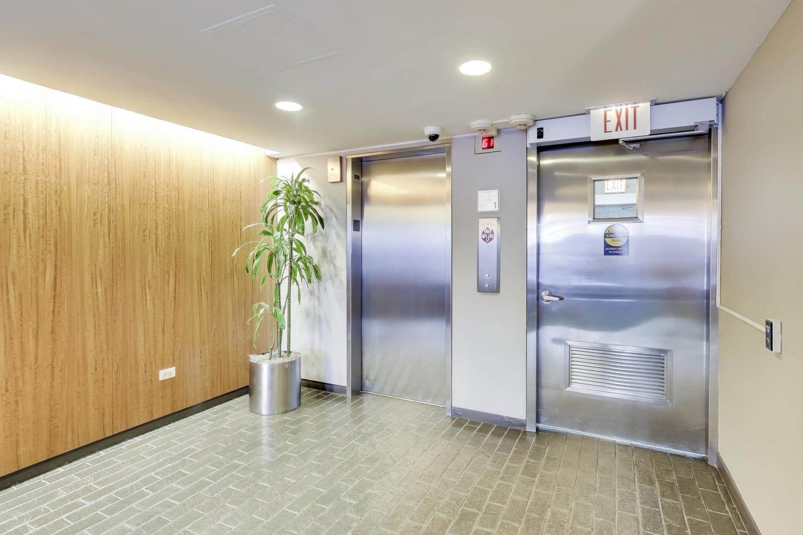 1555 N SANDBURG Terrace 406