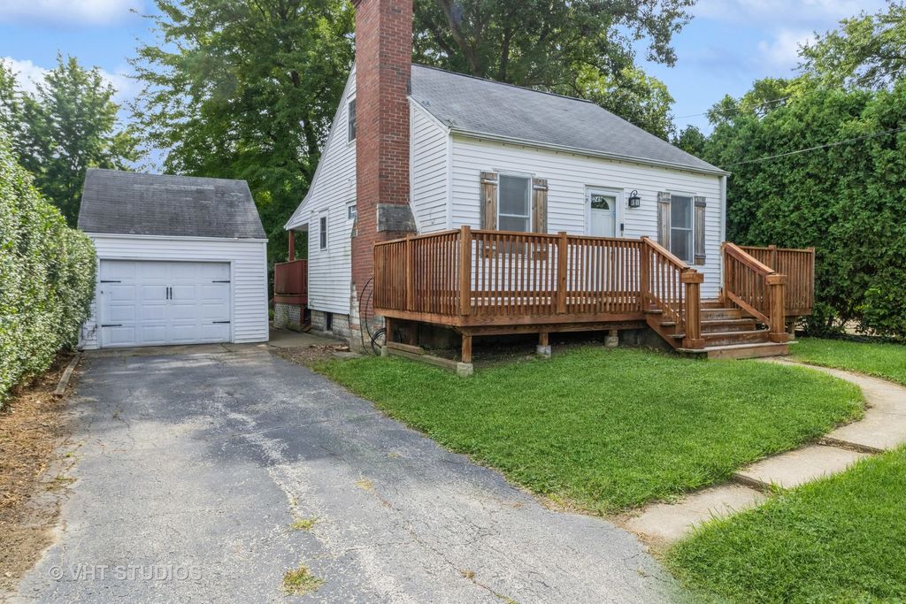 Photo for 249 N Addison Road, Wood Dale, IL 60191 (MLS # 12424903)