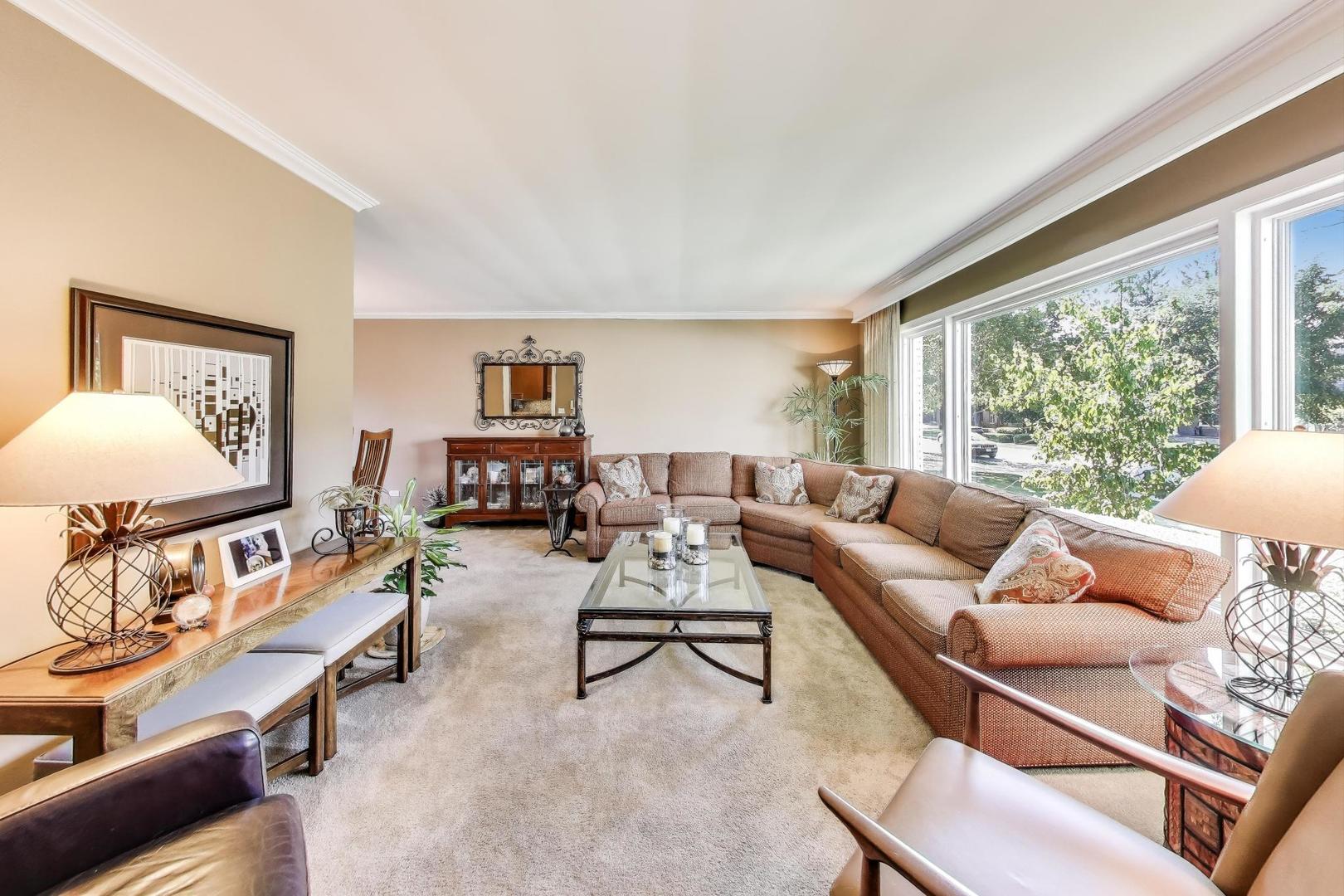945 Hawthorne Lane