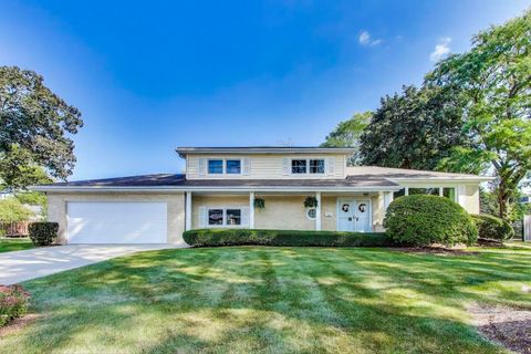 Photo of 945 Hawthorne Lane, Northbrook, IL 60062 (MLS # 12483985)