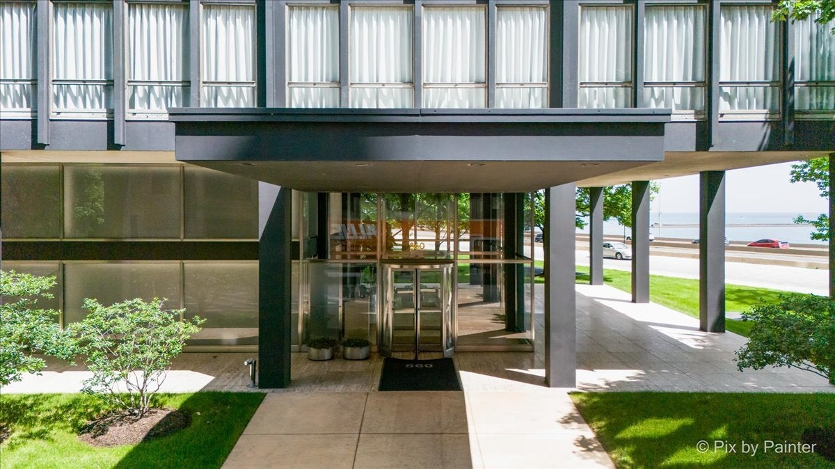 860 N LAKE SHORE Drive 19L